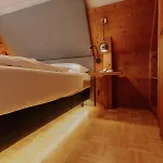 Zur Sonne Гостевой дом Динкельсбюль